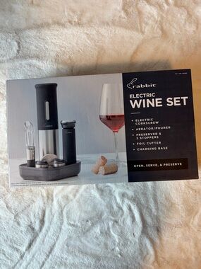 Rabbit Electric Wine Opener Set Rechargeable Corkscrew Aerator New in Box